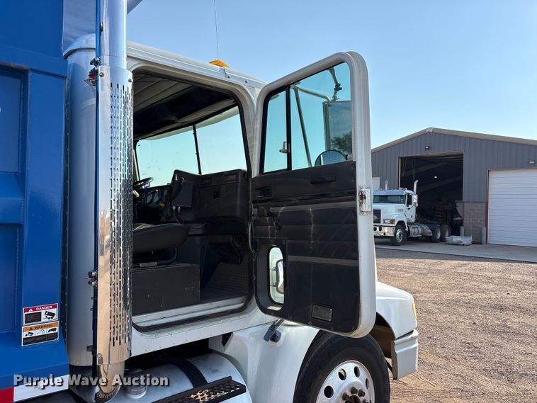 image for item JM9422 1999 International 9100 dump truck