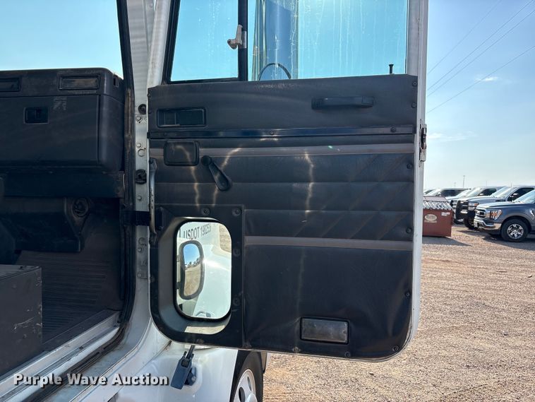 image for item JM9422 1999 International 9100 dump truck