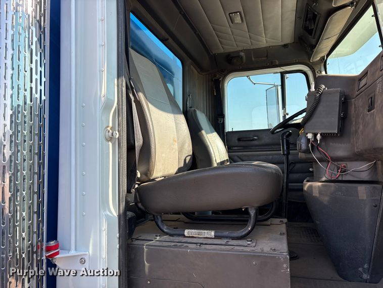 image for item JM9422 1999 International 9100 dump truck