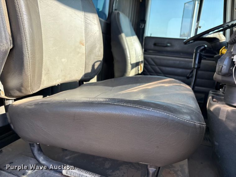 image for item JM9422 1999 International 9100 dump truck