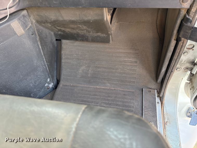 image for item JM9422 1999 International 9100 dump truck