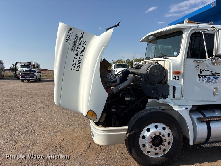 image for item JM9422 1999 International 9100 dump truck