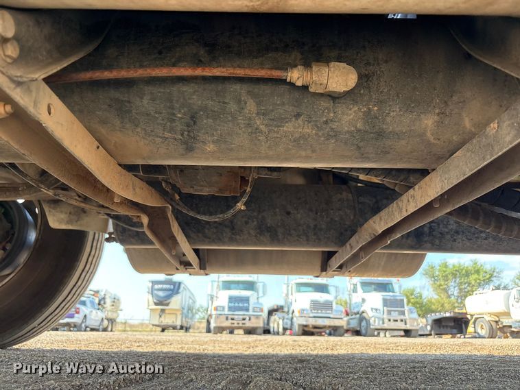 image for item JM9422 1999 International 9100 dump truck