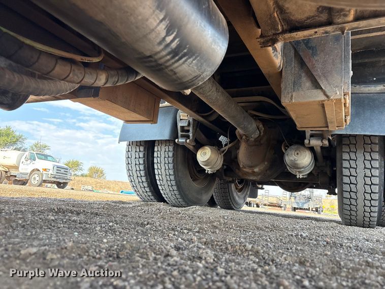 image for item JM9422 1999 International 9100 dump truck