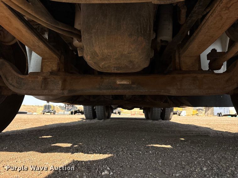 image for item JM9422 1999 International 9100 dump truck