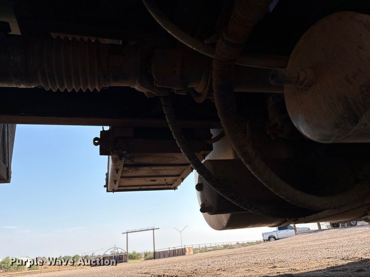 image for item JM9422 1999 International 9100 dump truck