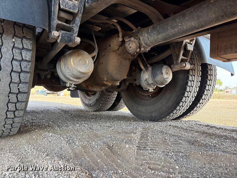 image for item JM9422 1999 International 9100 dump truck
