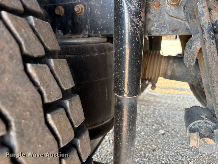 image for item JM9422 1999 International 9100 dump truck