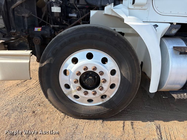 image for item JM9422 1999 International 9100 dump truck