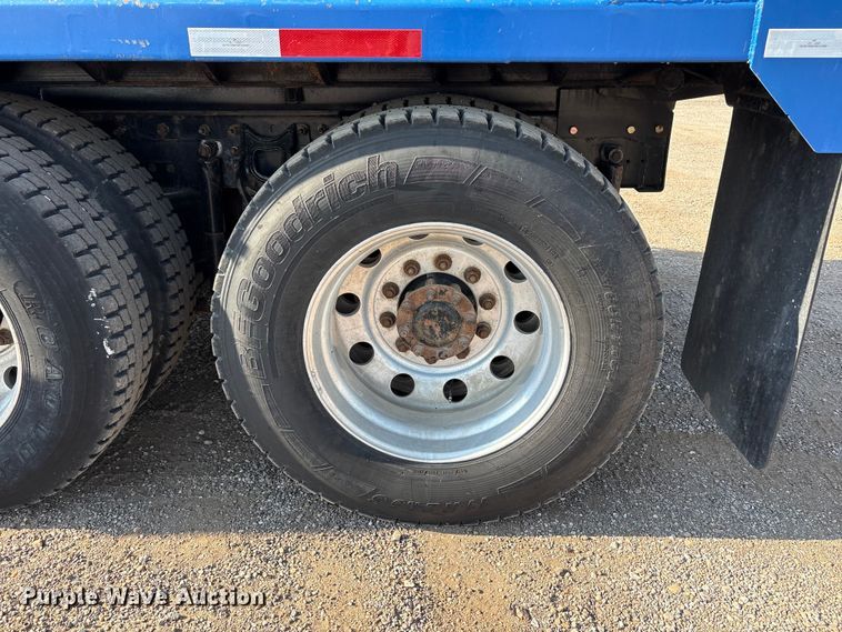 image for item JM9422 1999 International 9100 dump truck