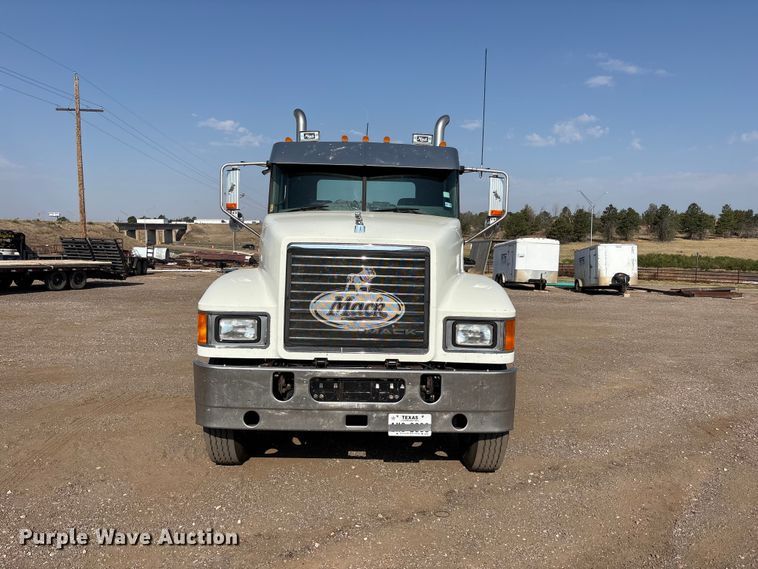 image for item JM9423 2013 Mack CHU semi truck