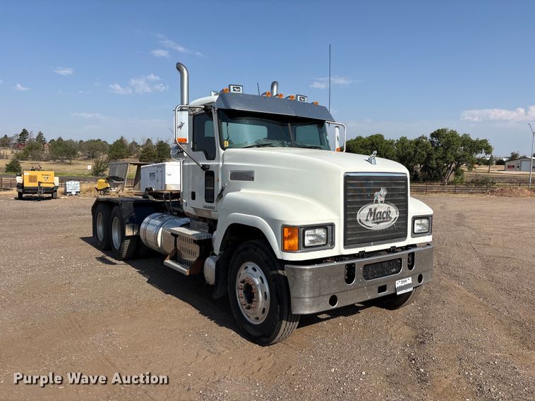 image for item JM9423 2013 Mack CHU semi truck