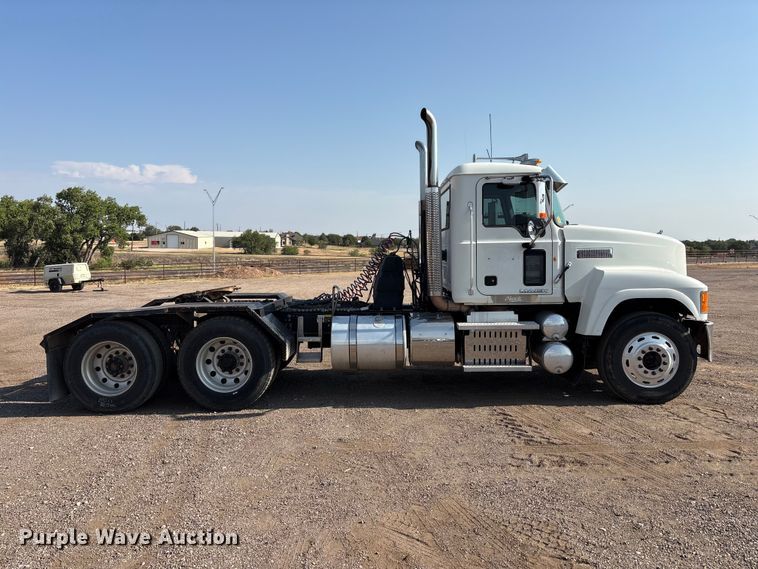 image for item JM9423 2013 Mack CHU semi truck