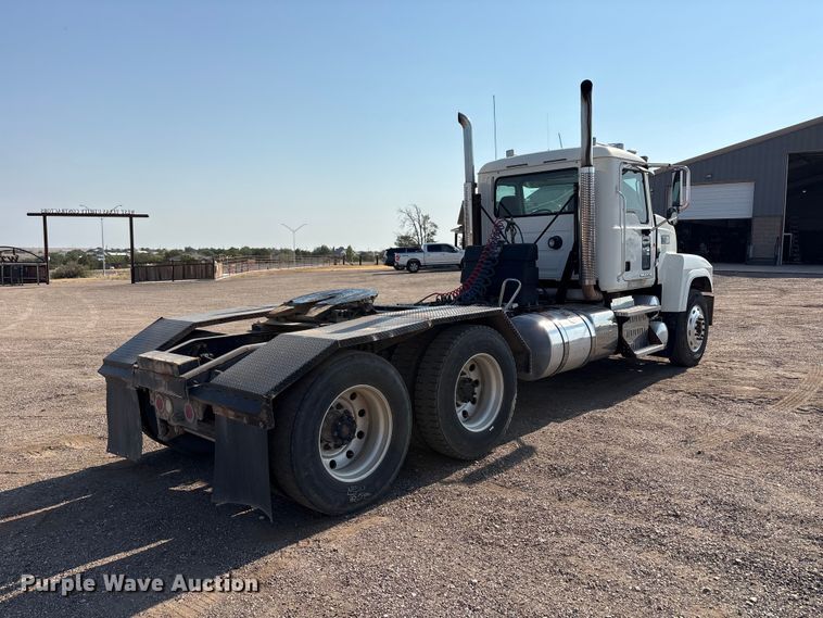 image for item JM9423 2013 Mack CHU semi truck