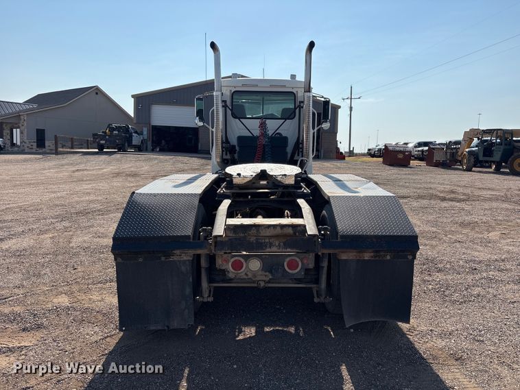 image for item JM9423 2013 Mack CHU semi truck