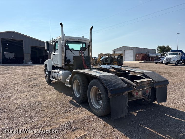 image for item JM9423 2013 Mack CHU semi truck