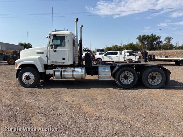 image for item JM9423 2013 Mack CHU semi truck