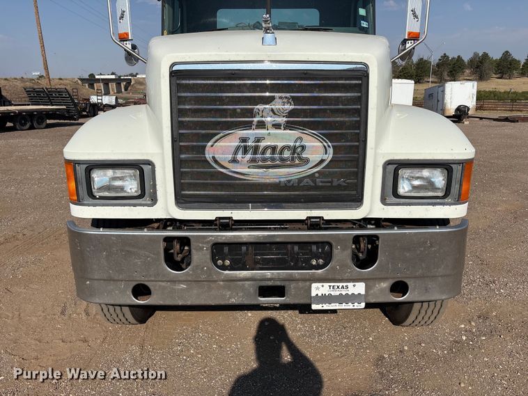 image for item JM9423 2013 Mack CHU semi truck