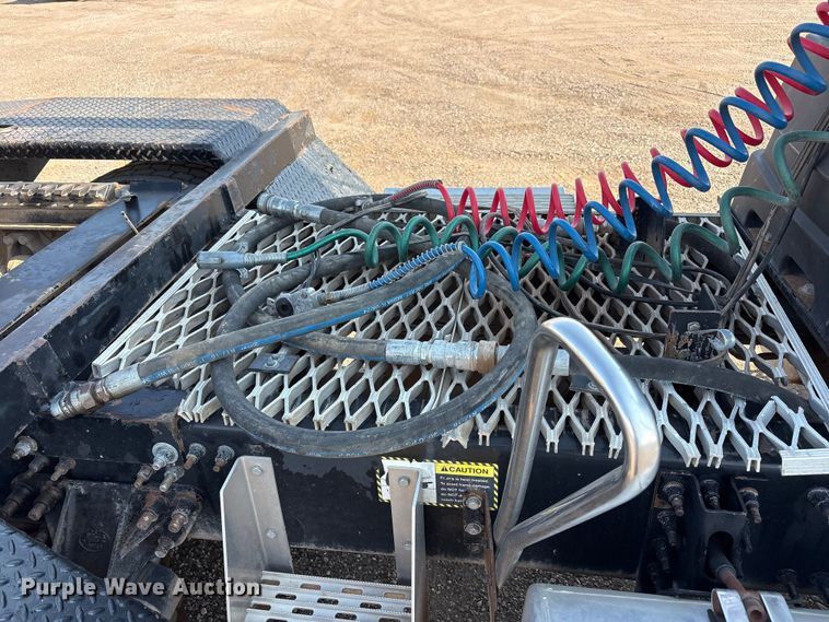 image for item JM9423 2013 Mack CHU semi truck