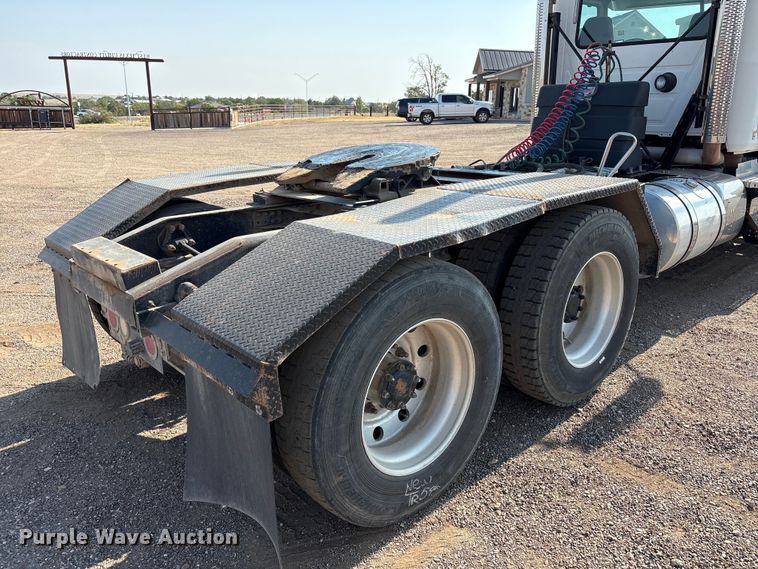 image for item JM9423 2013 Mack CHU semi truck