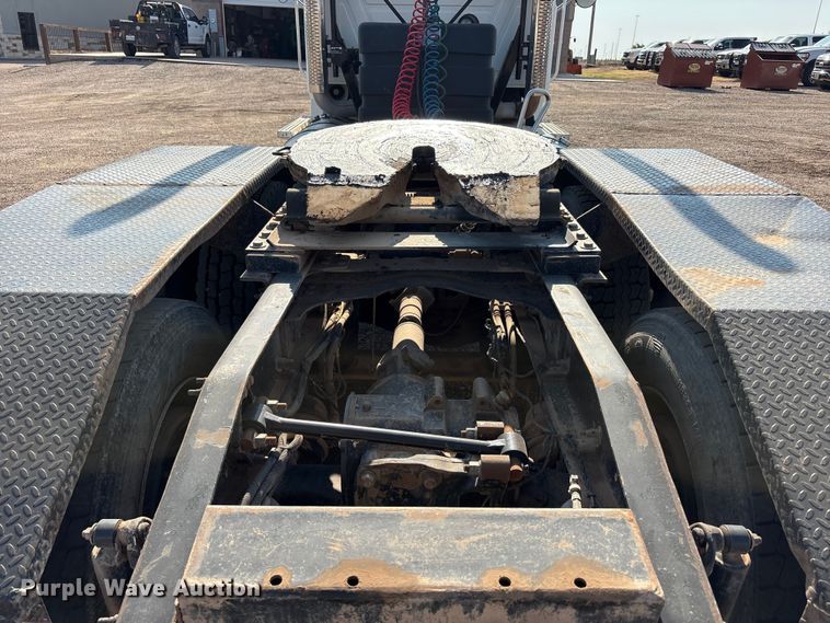 image for item JM9423 2013 Mack CHU semi truck