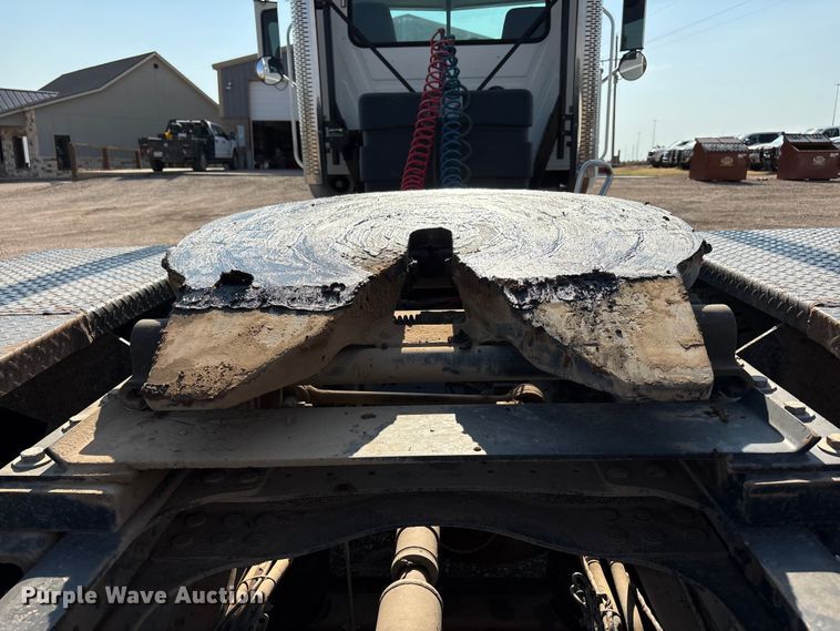 image for item JM9423 2013 Mack CHU semi truck