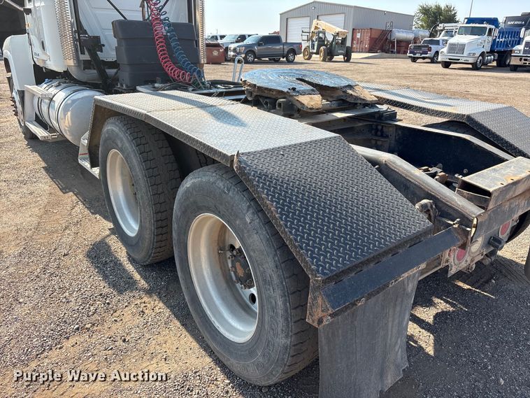 image for item JM9423 2013 Mack CHU semi truck