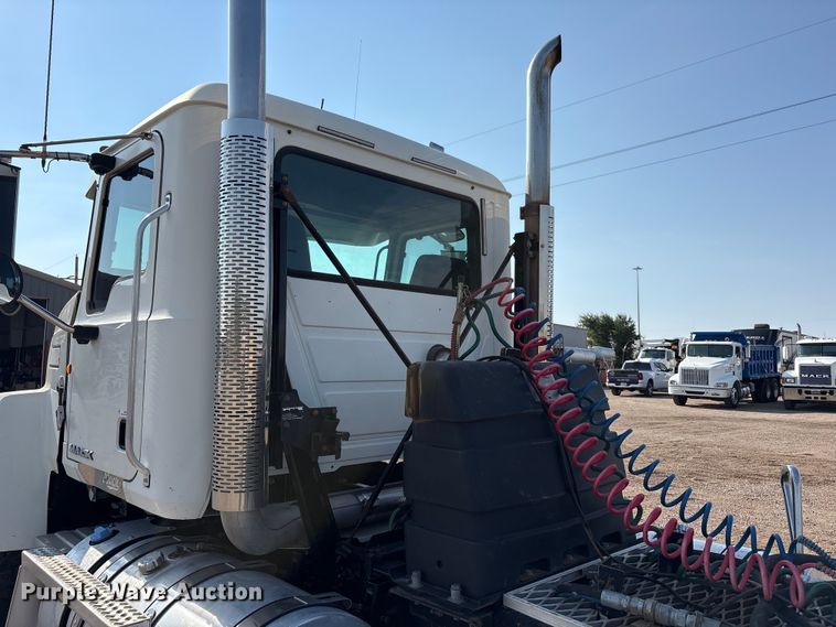 image for item JM9423 2013 Mack CHU semi truck