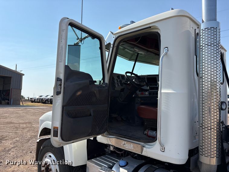 image for item JM9423 2013 Mack CHU semi truck