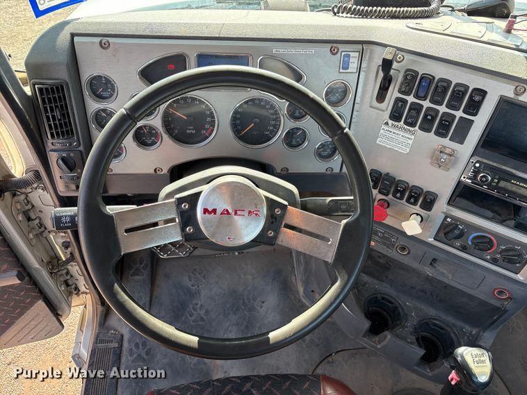 image for item JM9423 2013 Mack CHU semi truck