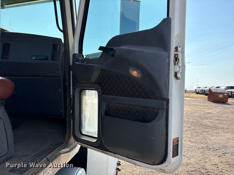 image for item JM9423 2013 Mack CHU semi truck