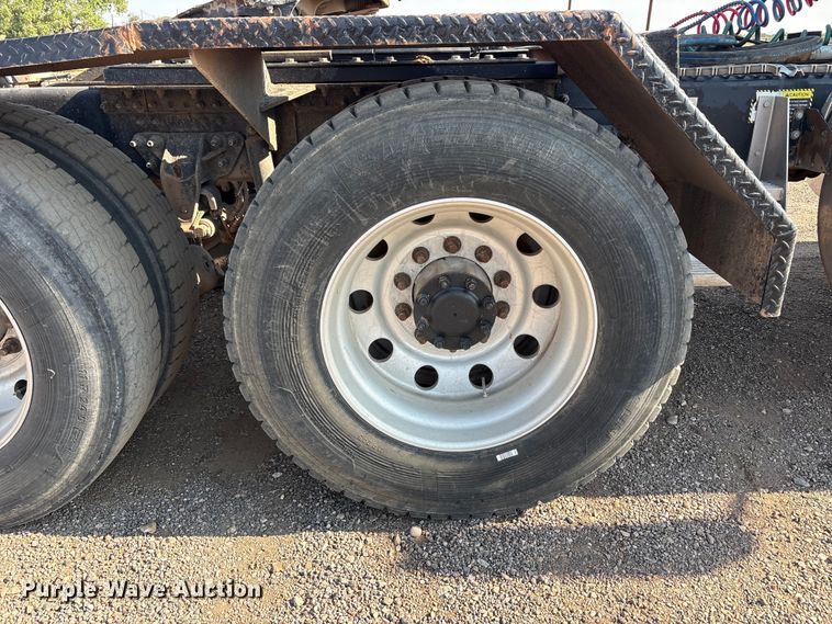 image for item JM9423 2013 Mack CHU semi truck