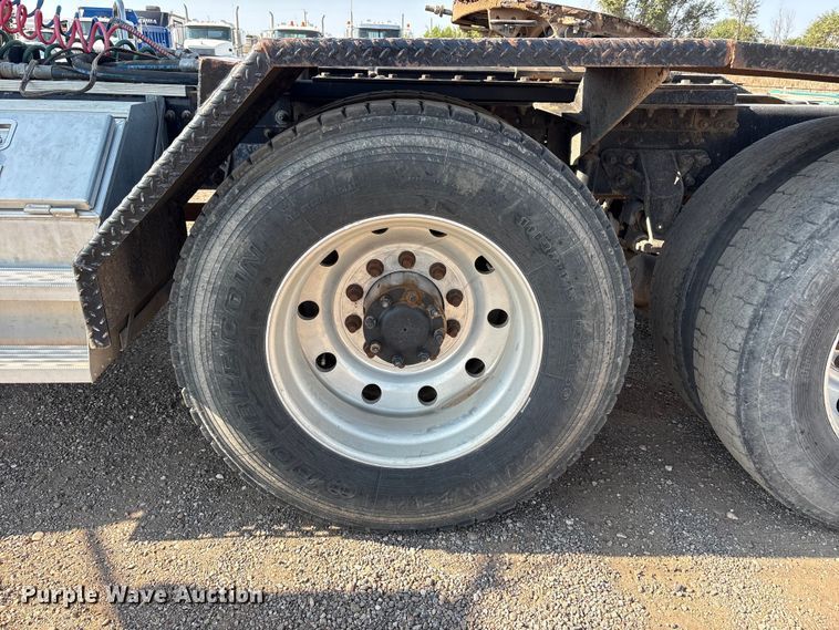 image for item JM9423 2013 Mack CHU semi truck