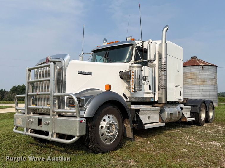 image for item OE9663 2012 Kenworth W900 semi truck