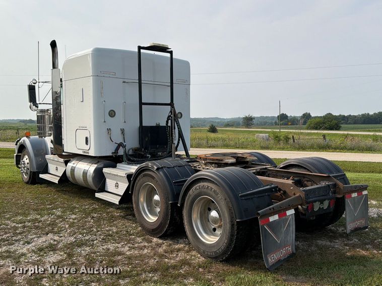 image for item OE9663 2012 Kenworth W900 semi truck