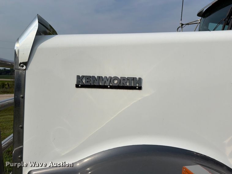image for item OE9663 2012 Kenworth W900 semi truck