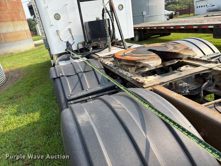 image for item OE9663 2012 Kenworth W900 semi truck