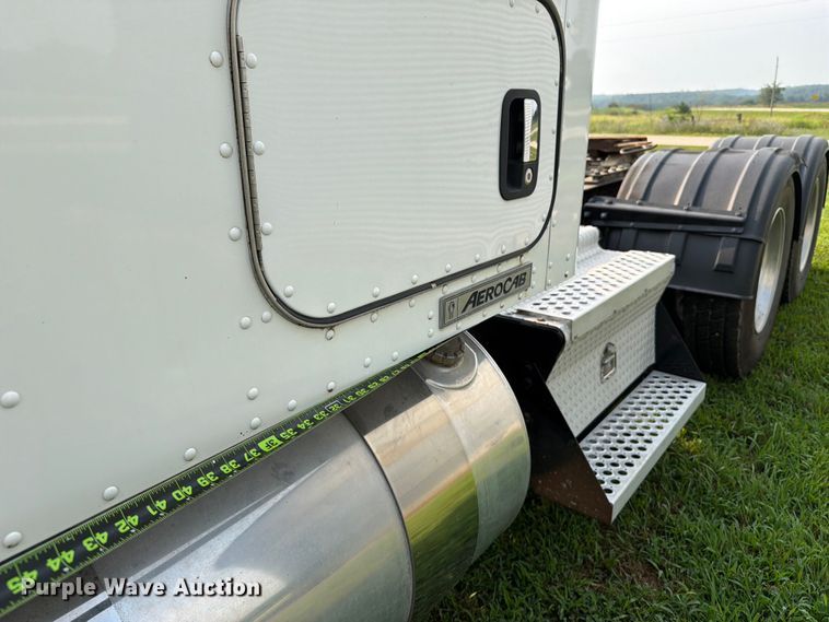 image for item OE9663 2012 Kenworth W900 semi truck