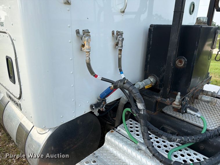 image for item OE9663 2012 Kenworth W900 semi truck