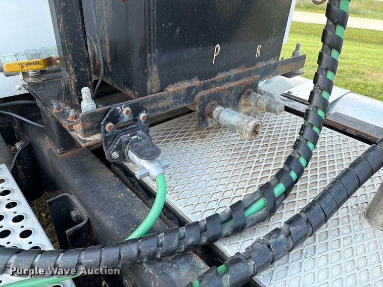 image for item OE9663 2012 Kenworth W900 semi truck
