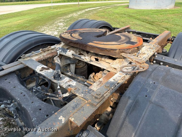 image for item OE9663 2012 Kenworth W900 semi truck