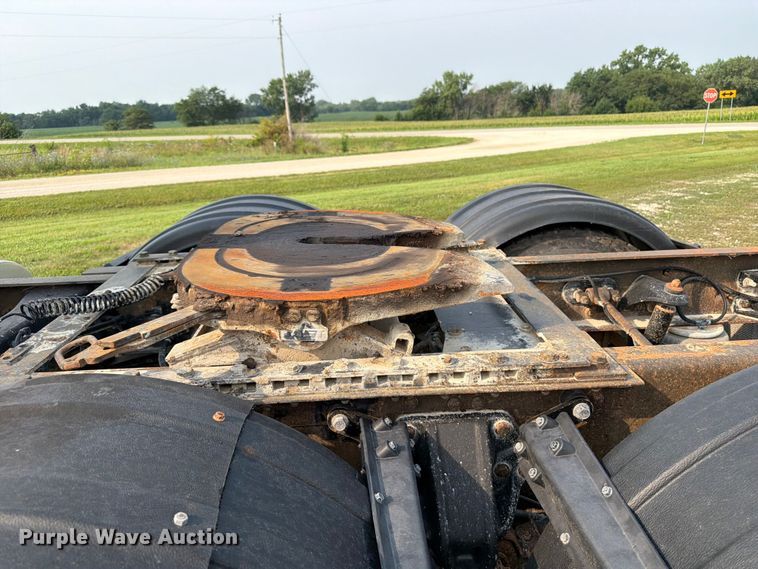 image for item OE9663 2012 Kenworth W900 semi truck