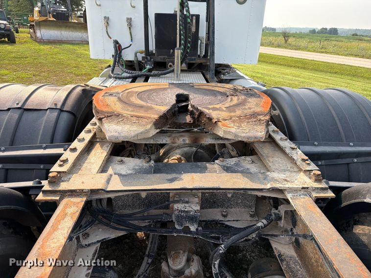 image for item OE9663 2012 Kenworth W900 semi truck