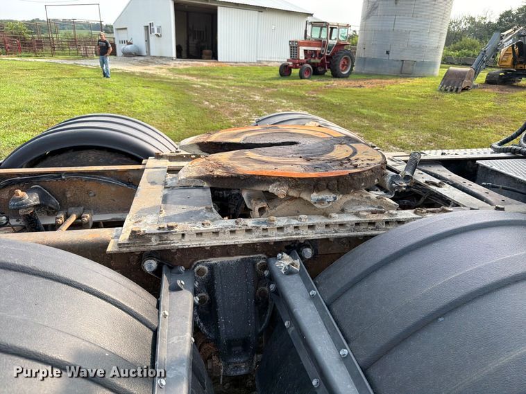 image for item OE9663 2012 Kenworth W900 semi truck