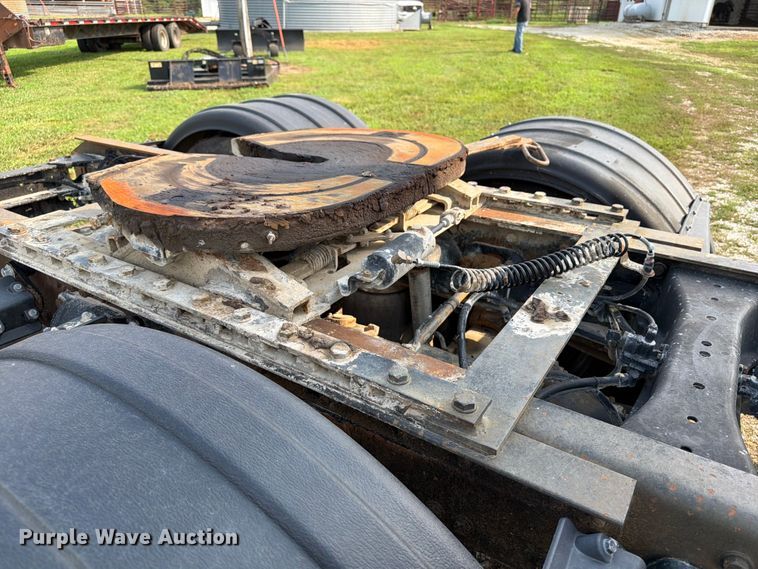 image for item OE9663 2012 Kenworth W900 semi truck