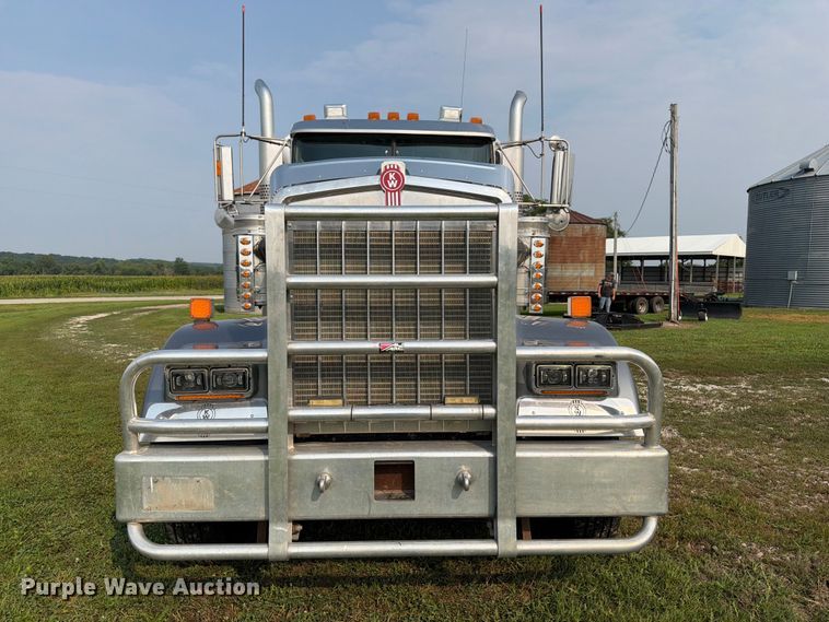 image for item OE9663 2012 Kenworth W900 semi truck