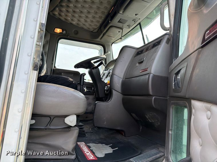 image for item OE9663 2012 Kenworth W900 semi truck