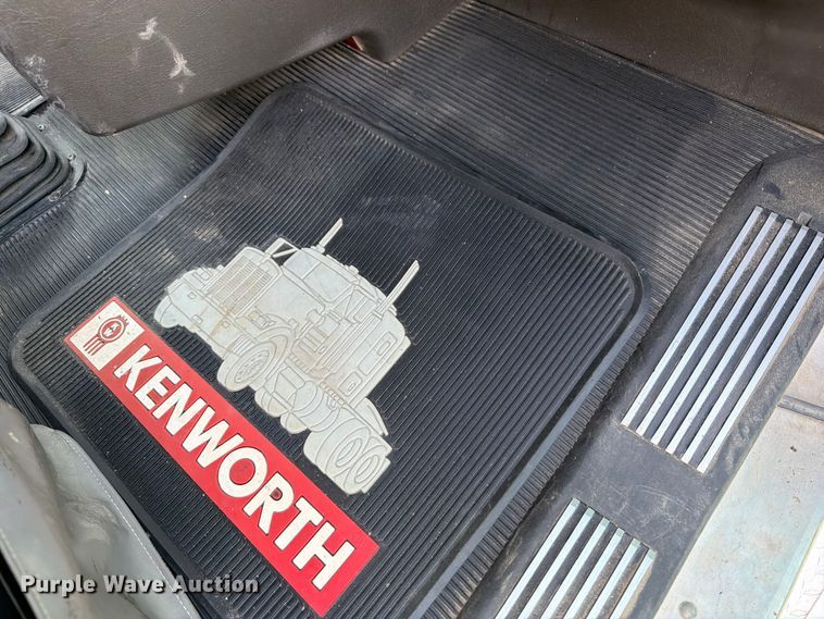 image for item OE9663 2012 Kenworth W900 semi truck