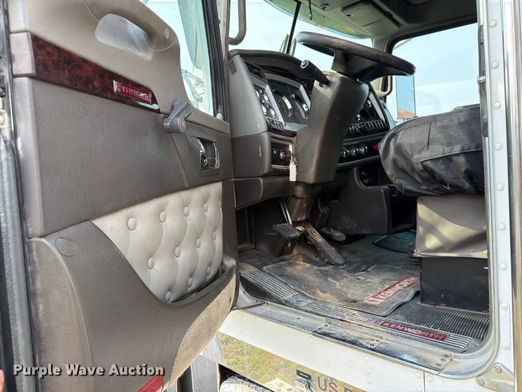 image for item OE9663 2012 Kenworth W900 semi truck