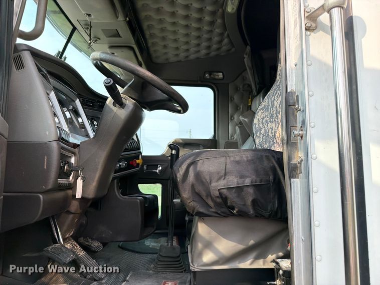image for item OE9663 2012 Kenworth W900 semi truck
